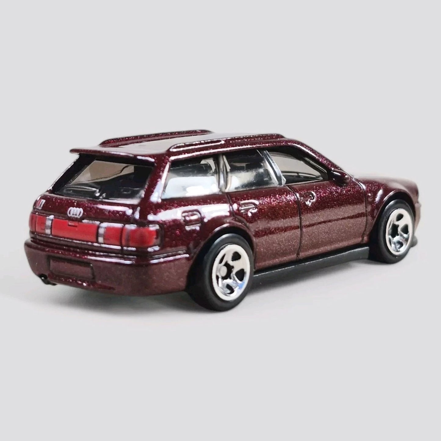 Hot Wheels Car 1994 Audi Avant RS2 Wagon 1:64 Scale Diecast Toy Vehicle