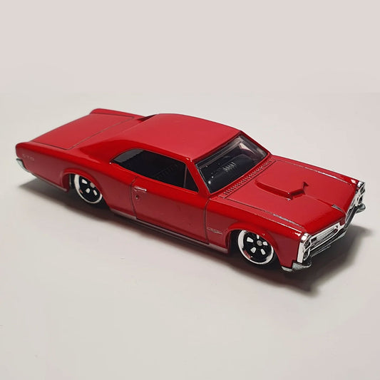 Hot Wheels 1966 Pontiac GTO CHASE Diecast 1/64 Scale Model | Vintage Muscle Car