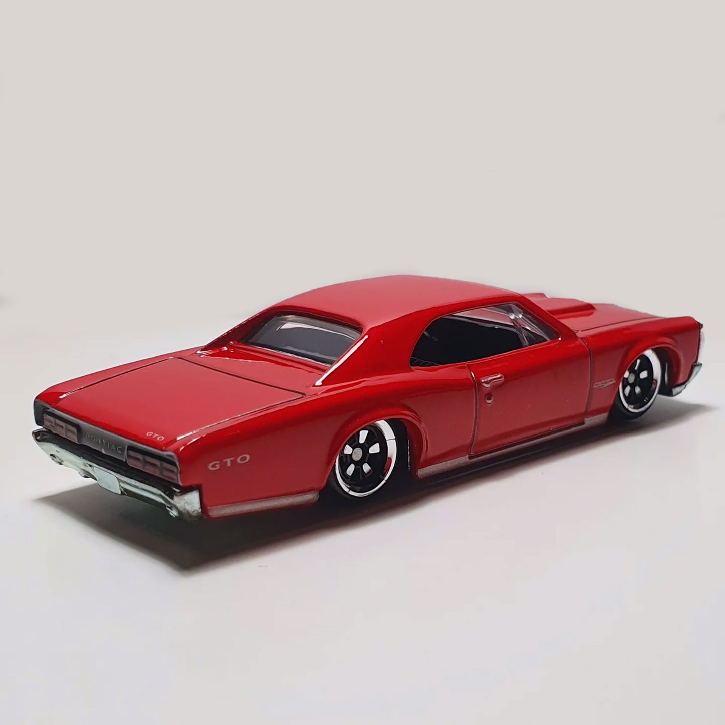 Hot Wheels 1966 Pontiac GTO CHASE Diecast 1/64 Scale Model | Vintage Muscle Car