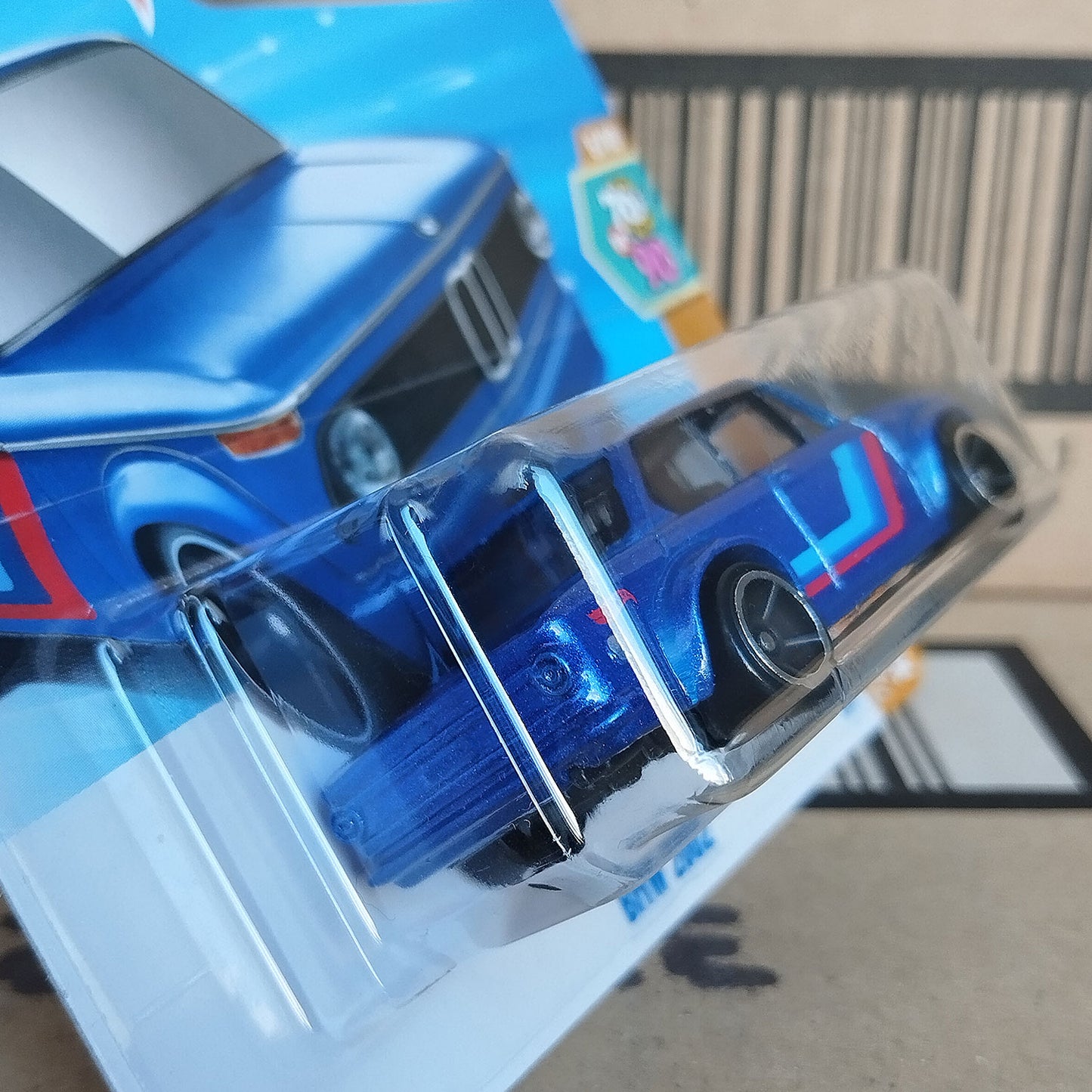 Hot Wheels BMW 2002 Blue Classic Sports Sedan Die-Cast Model 1:64 70s vs 90s