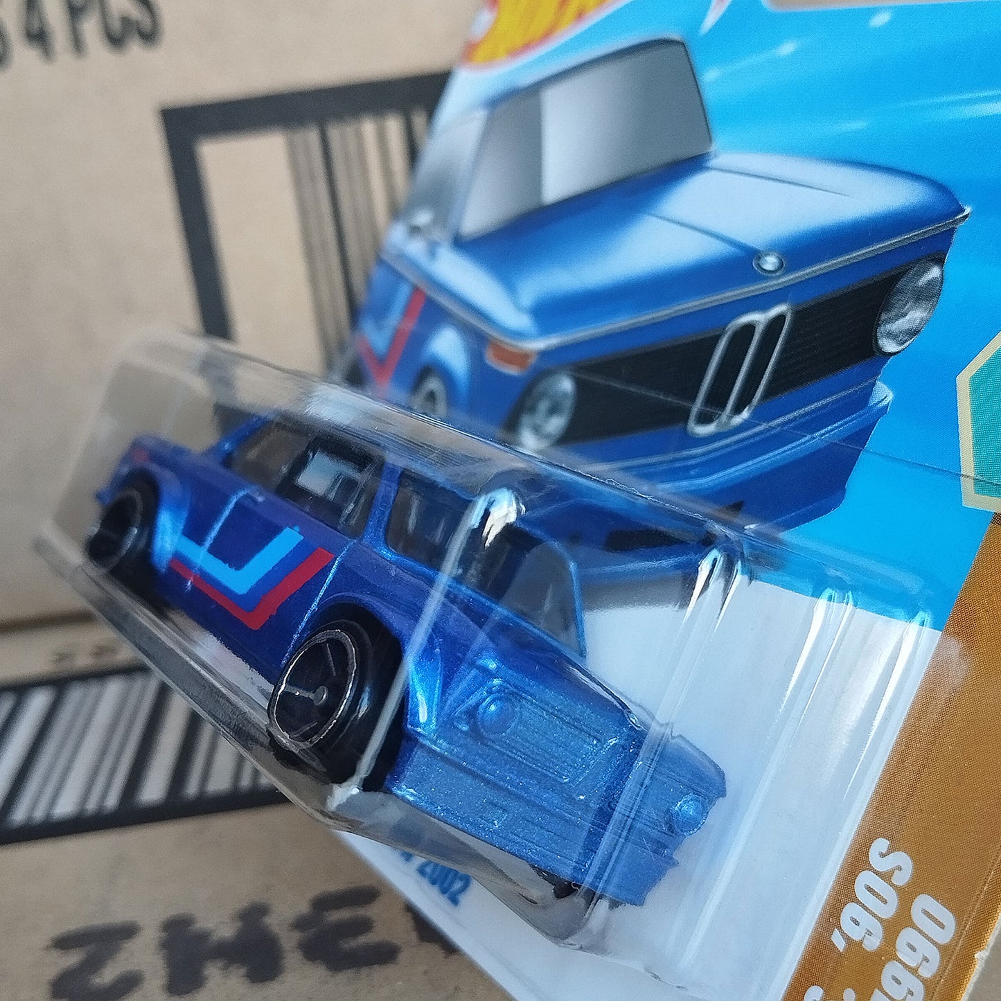 Hot Wheels BMW 2002 Blue Classic Sports Sedan Die-Cast Model 1:64 70s vs 90s