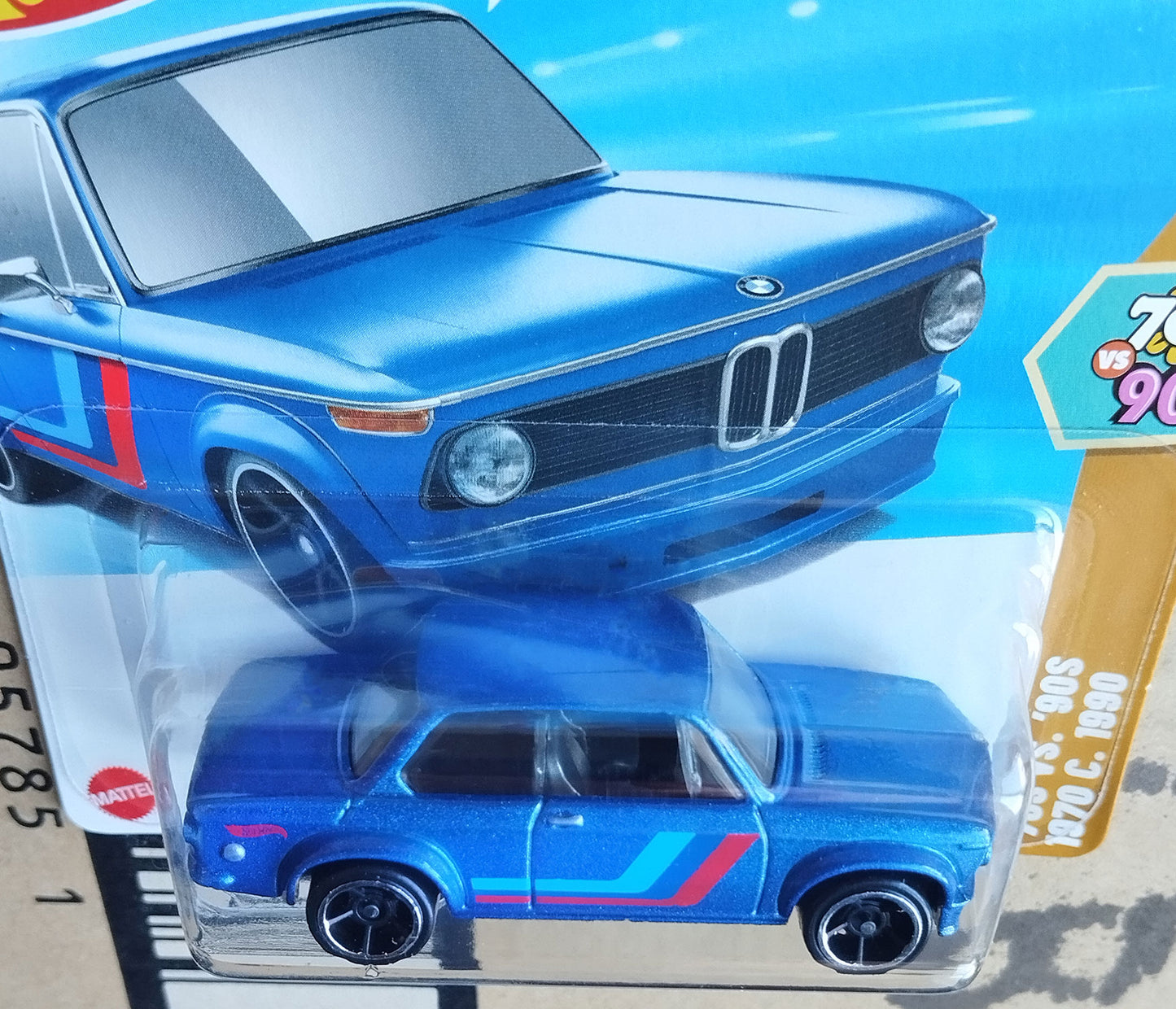 Hot Wheels BMW 2002 Blue Classic Sports Sedan Die-Cast Model 1:64 70s vs 90s
