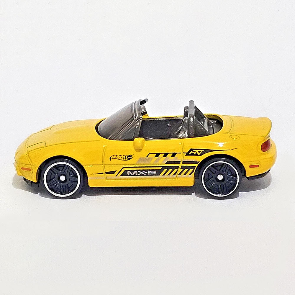 Hot Wheels 1991 Mazda MX-5 Miata Yellow Die-Cast Model 1:64 HW J-Imports