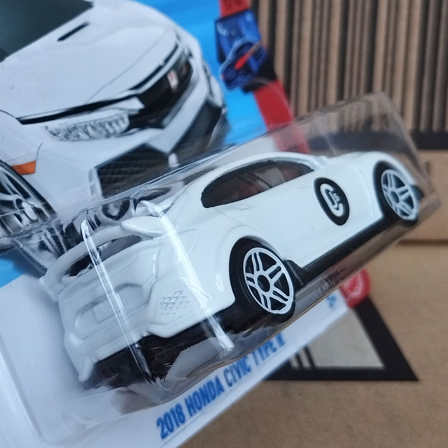 Hot Wheels 2018 Honda Civic Type R White Nightburnerz 1:64 Diecast Model Car