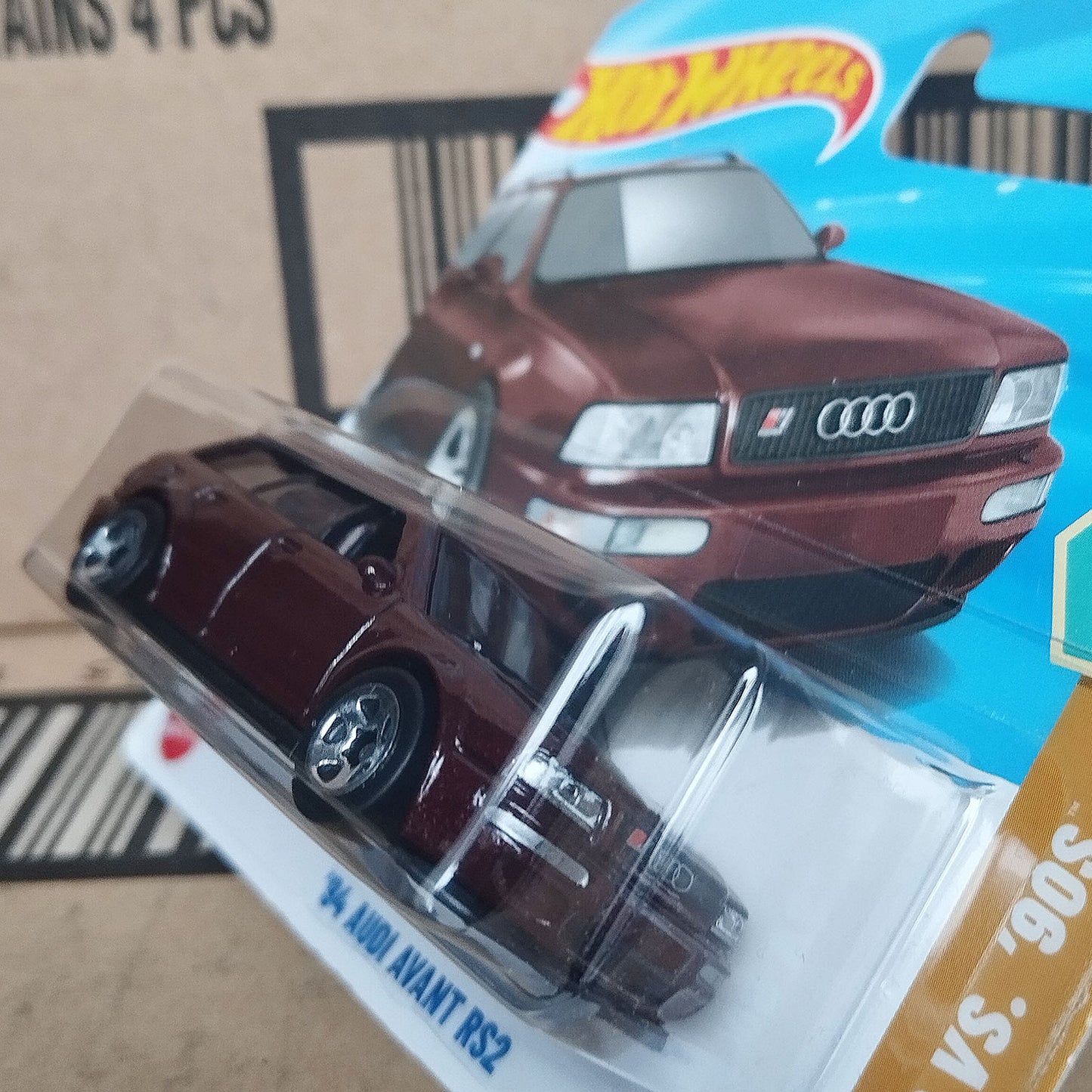 Hot Wheels Car 1994 Audi Avant RS2 Wagon 1:64 Scale Diecast Toy Vehicle