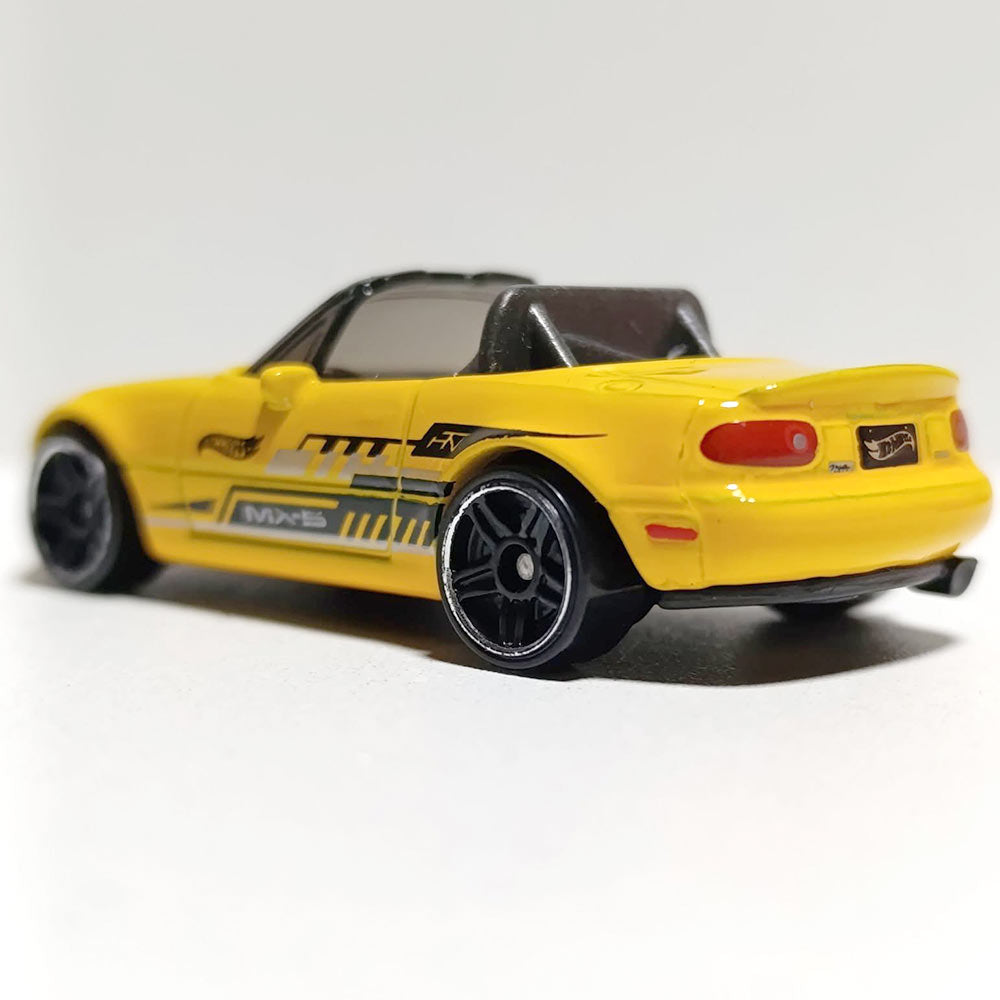 Hot Wheels 1991 Mazda MX-5 Miata Yellow Die-Cast Model 1:64 HW J-Imports