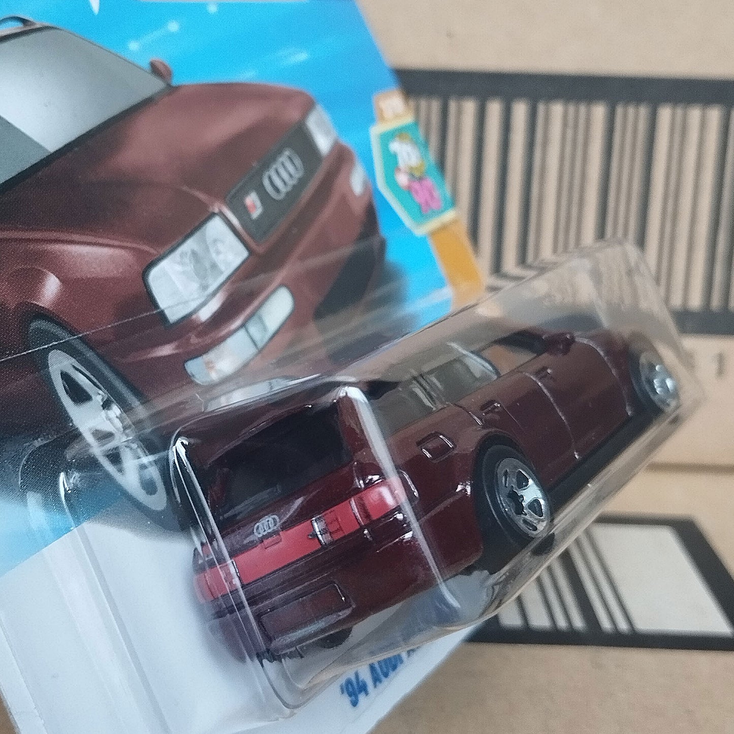 Hot Wheels Car 1994 Audi Avant RS2 Wagon 1:64 Scale Diecast Toy Vehicle