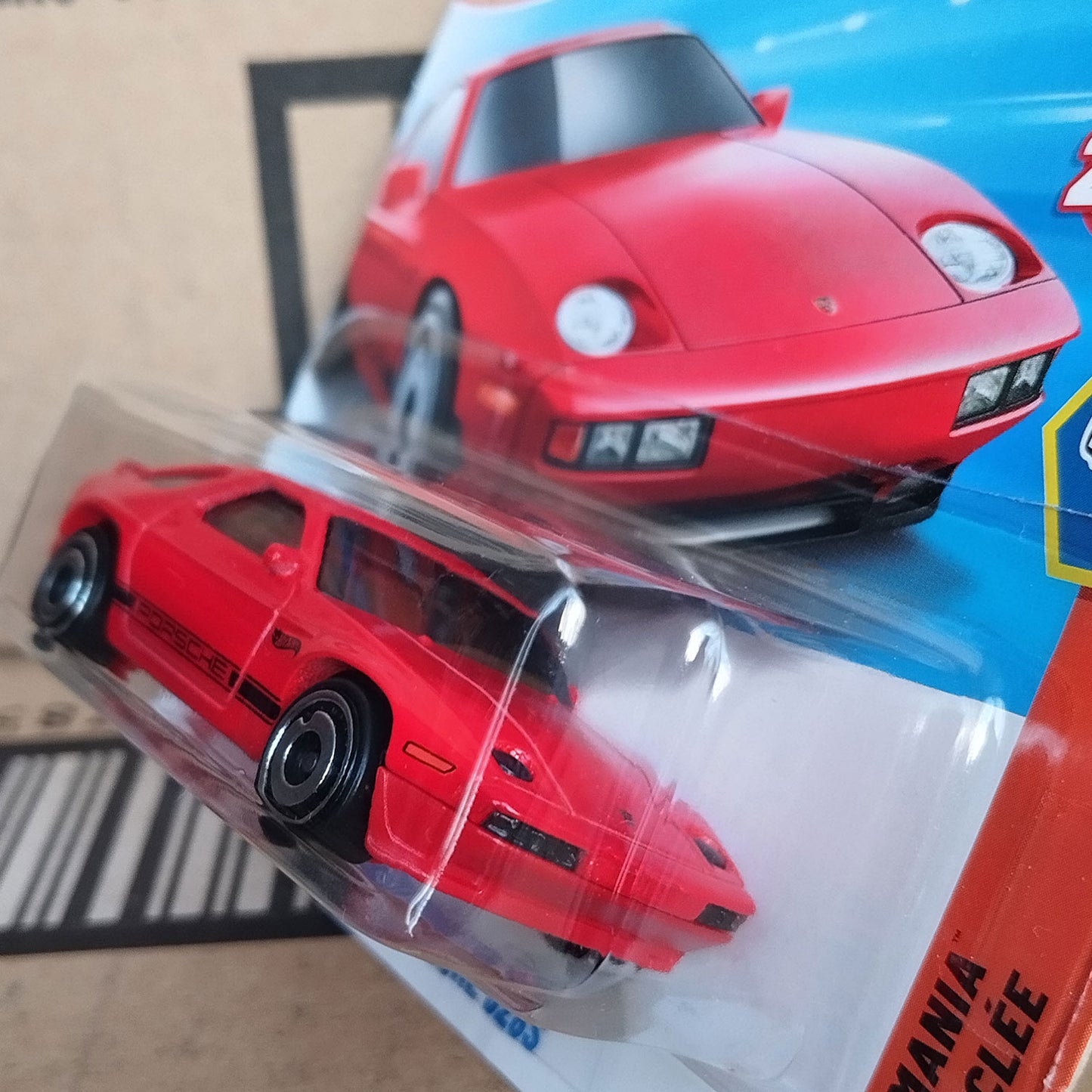 Hot Wheels 1983 Porsche 928S Red Sports Car Die-Cast Model 1:64
