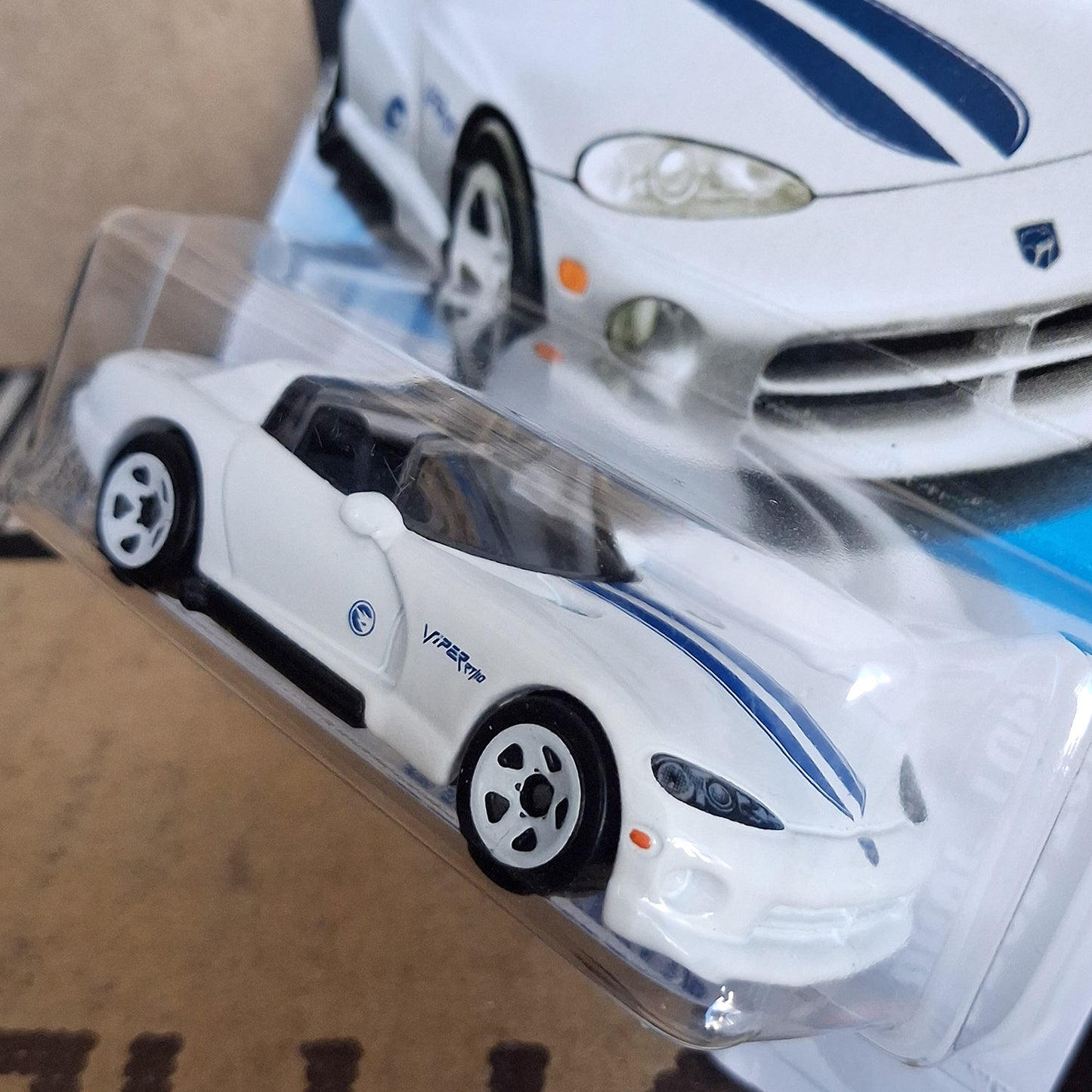 Hot Wheels Treasure Hunt 1992 Dodge Viper RT/10 White 1:64 Scale Diecast Toy Vehicle