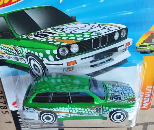Hot Wheels BMW M3 Wagon/Remorque Green Race Wagon Die-Cast Model 1:64 Wagons