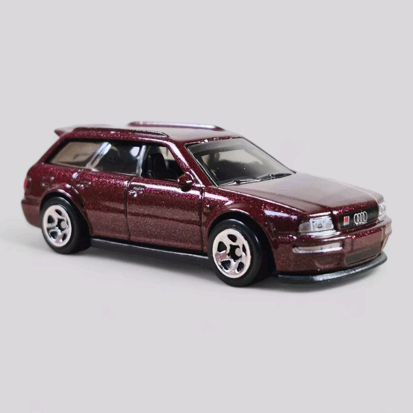 Hot Wheels Car 1994 Audi Avant RS2 Wagon 1:64 Scale Diecast Toy Vehicle