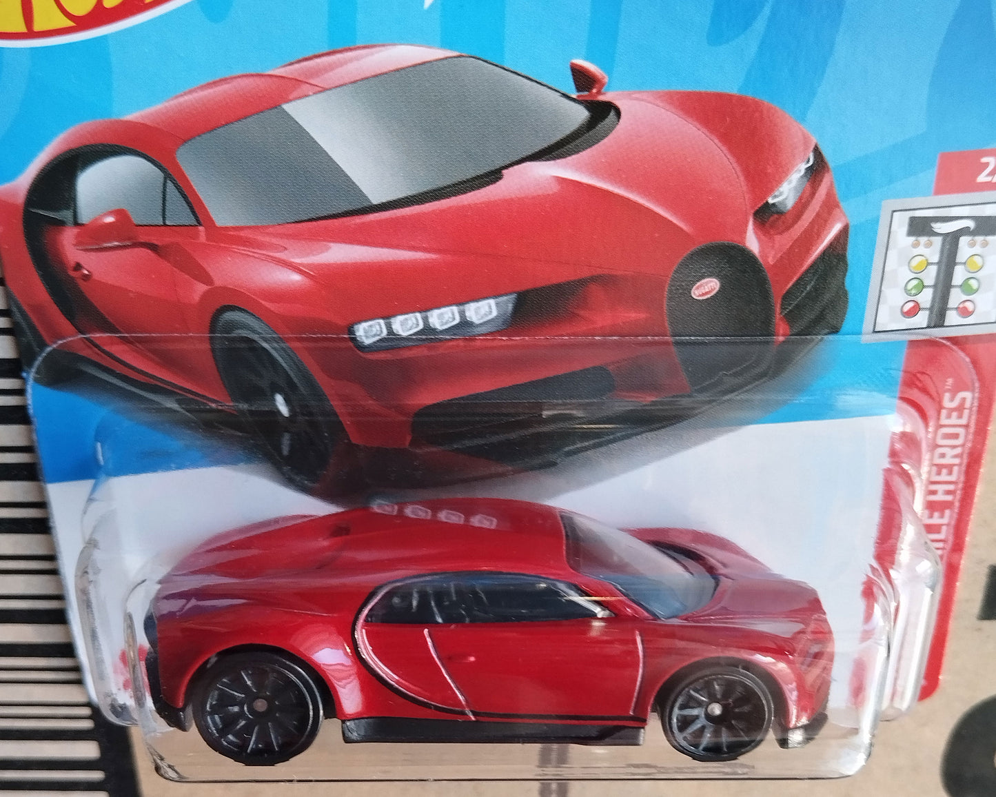 Hot Wheels 2016 Bugatti Chiron Red Hypercar Die-Cast 1/64 Scale Model