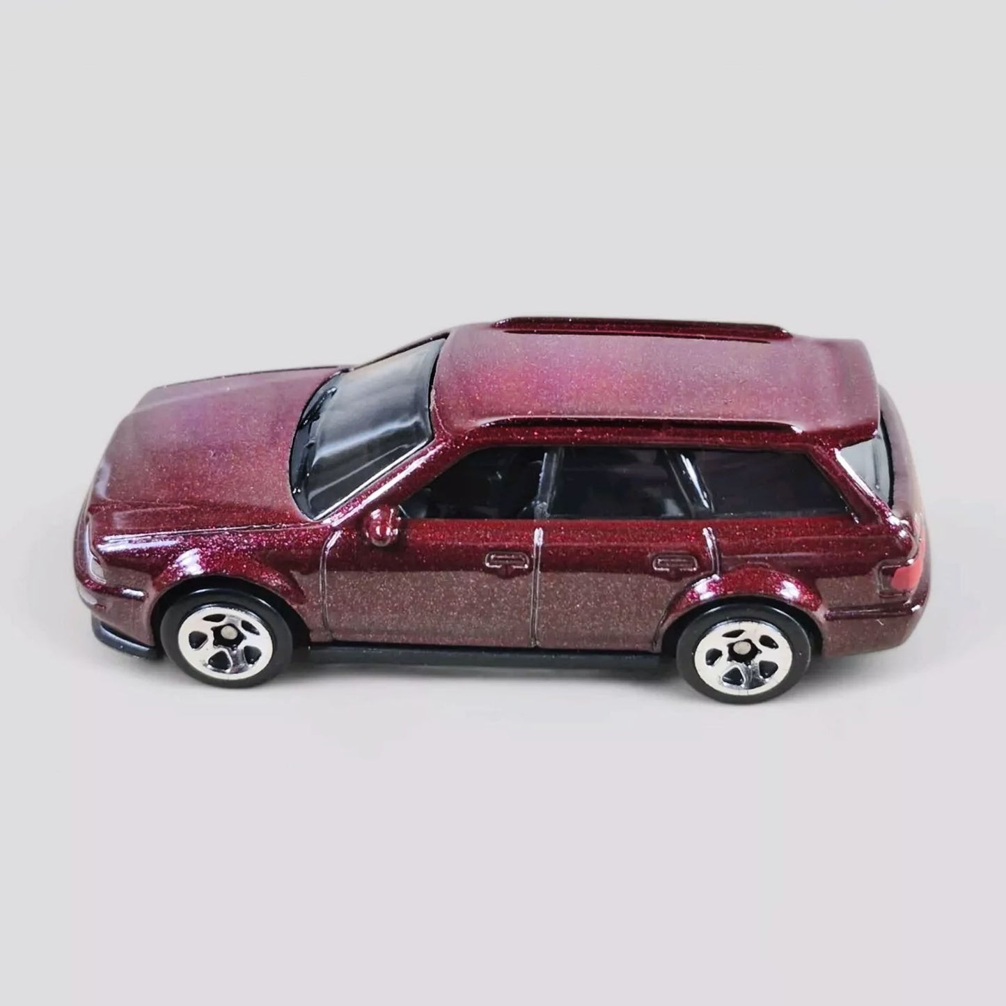 Hot Wheels Car 1994 Audi Avant RS2 Wagon 1:64 Scale Diecast Toy Vehicle