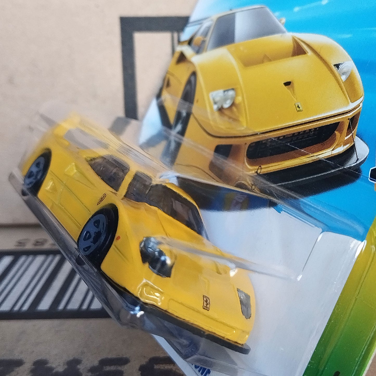 Hot Wheels Ferrari F40 Competizione Set – 3 Collectible 1/64 Diecast Ferrari Models