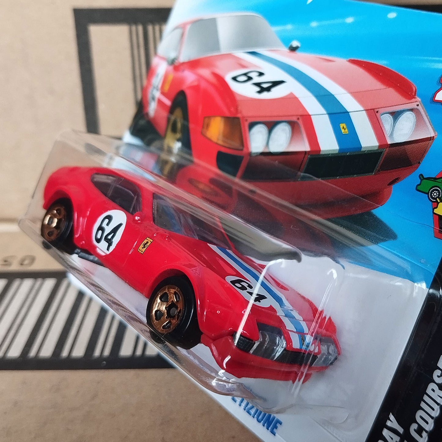 Hot Wheels Ferrari 365 GTB4 Competizione diecast 1/64 vintage racing car model  in original packaging front-side view