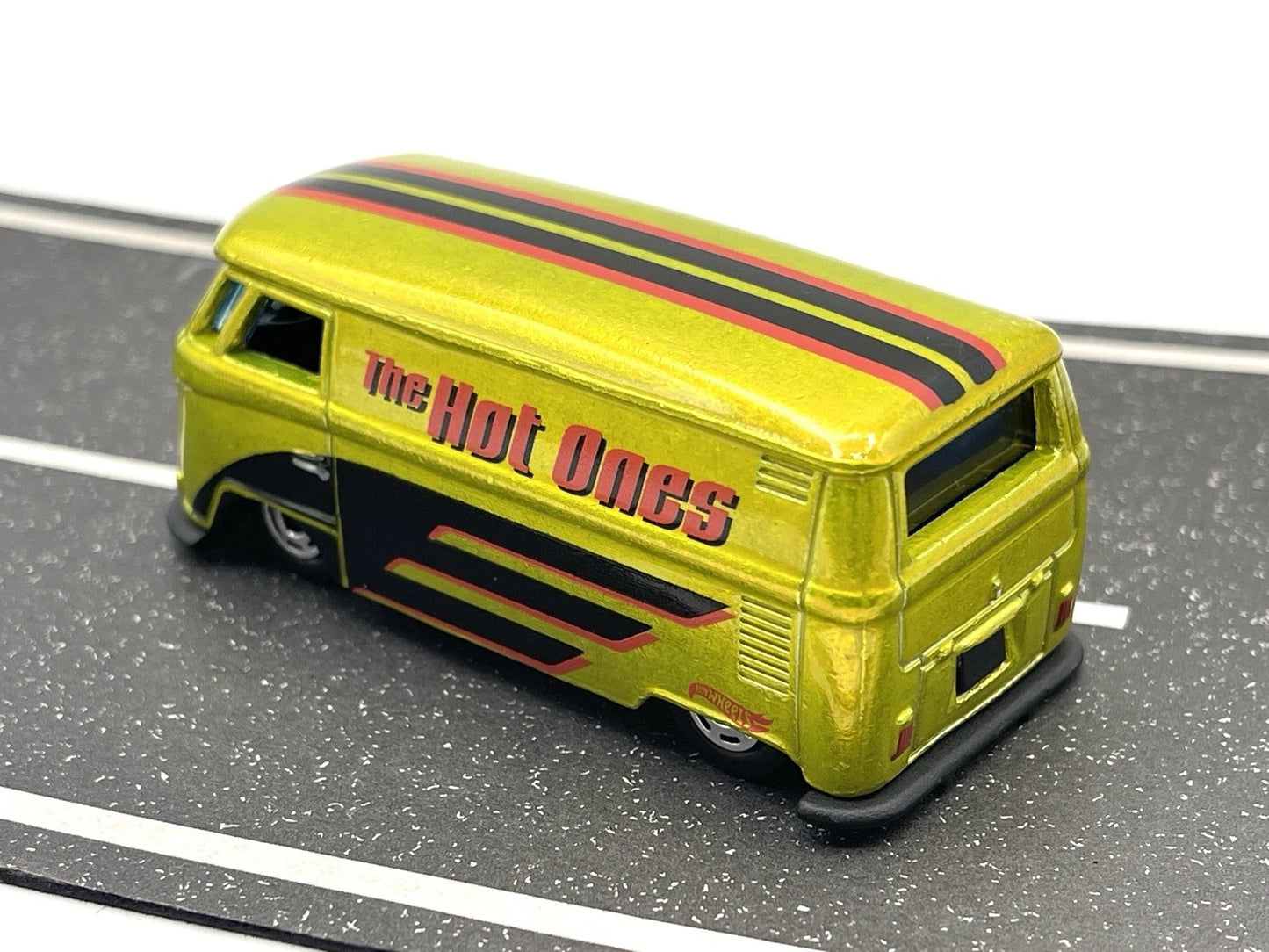 Hot Wheels Volkswagen T1 Panel Bus The Hot Ones Gold VW Van 1:64 Diecast Model