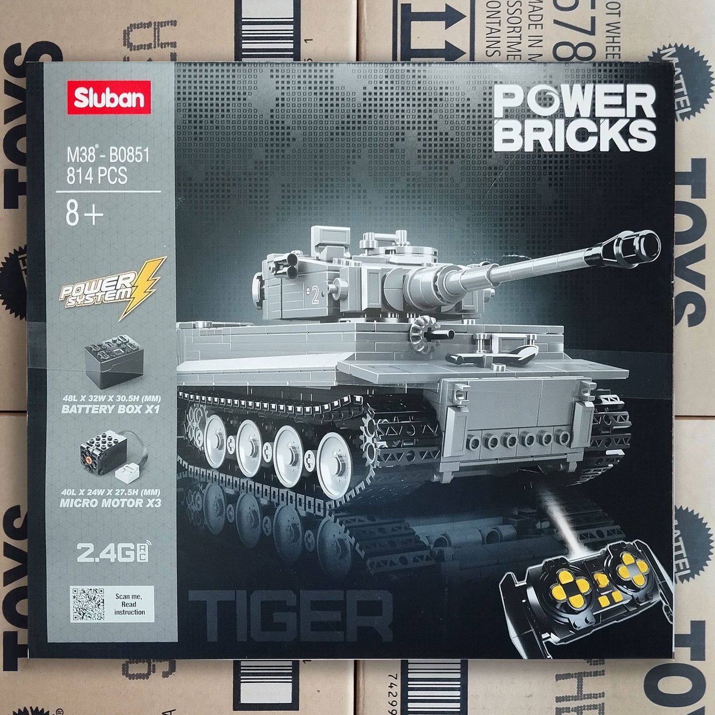 Sluban Tiger I WWII tank building blocks set box with assembled model